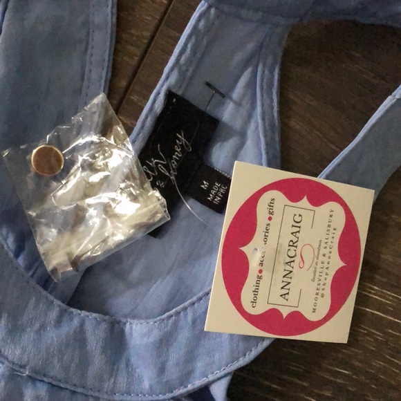 NWT boutique top 💙 - Picture 6 of 7